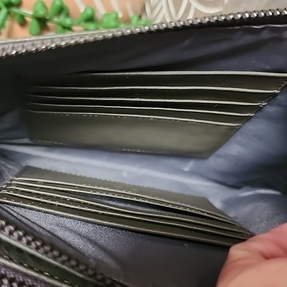 Crossbody Purse - Picture 4 of 9